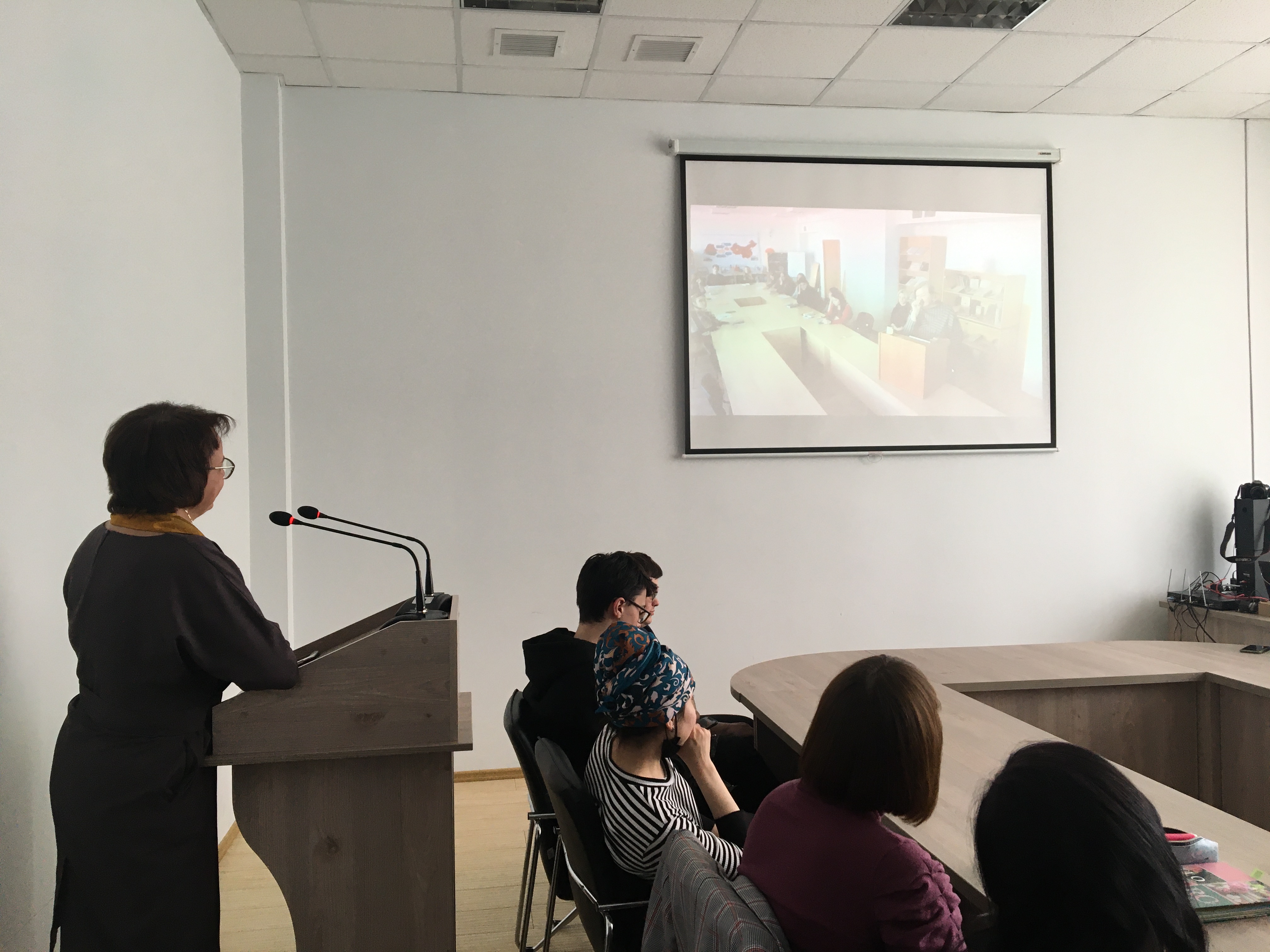 Профессор Барановичского государственного университета прочитала лекцию студентам-филологам