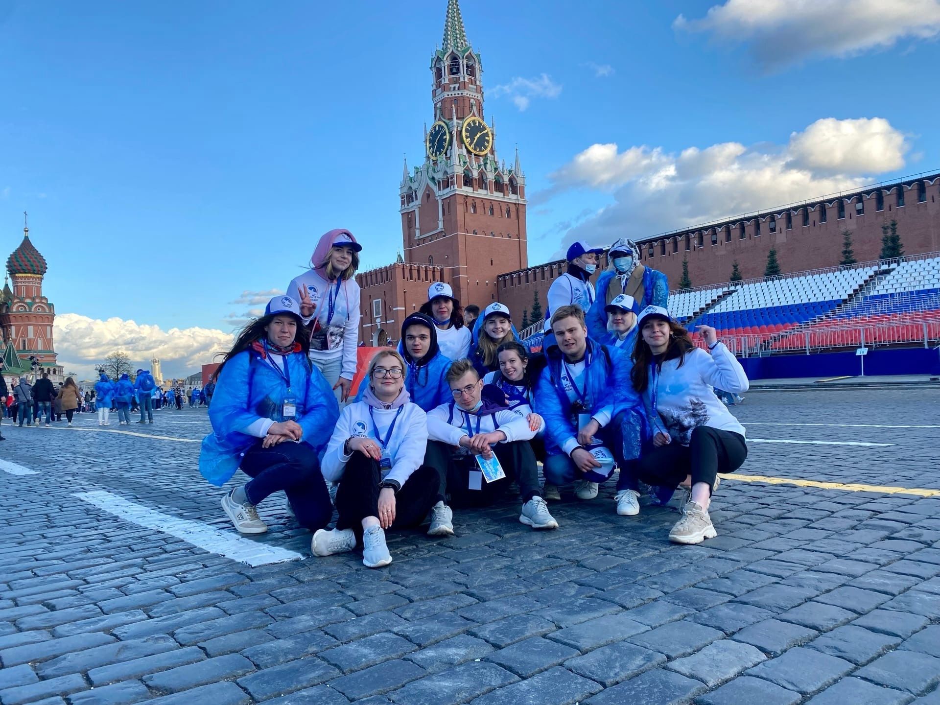 Студенты СмолГУ приняли участие в организации шествия «Бессмертного полка» в Москве