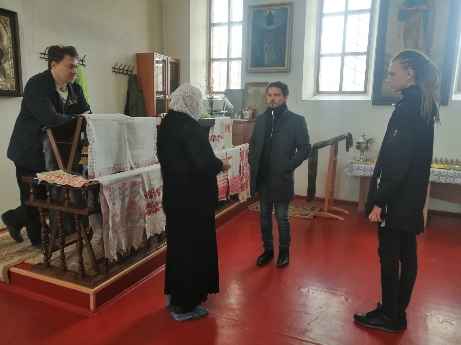 Преподаватели и студенты СмолГУ начали фольклорно-этнографическую экспедицию в Монастырщинском районе