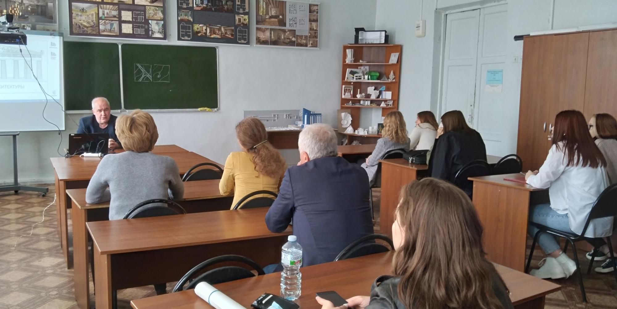 Главный архитектор Смоленска встретился со студентами и преподавателями худграфа
