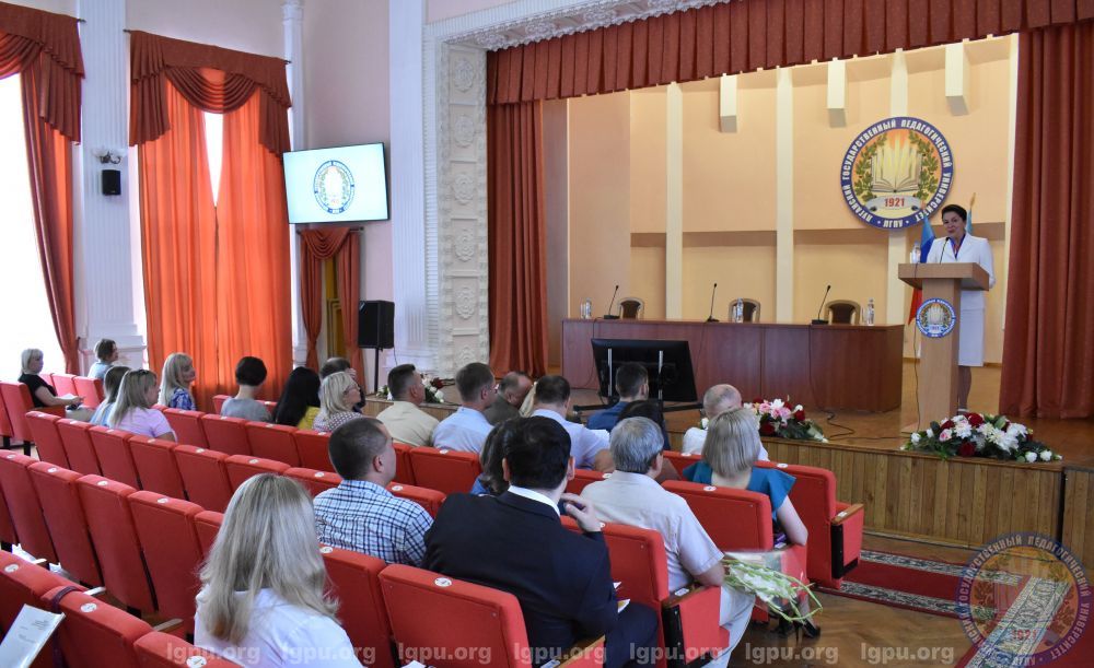 Выпускники из Луганска получили двойные дипломы