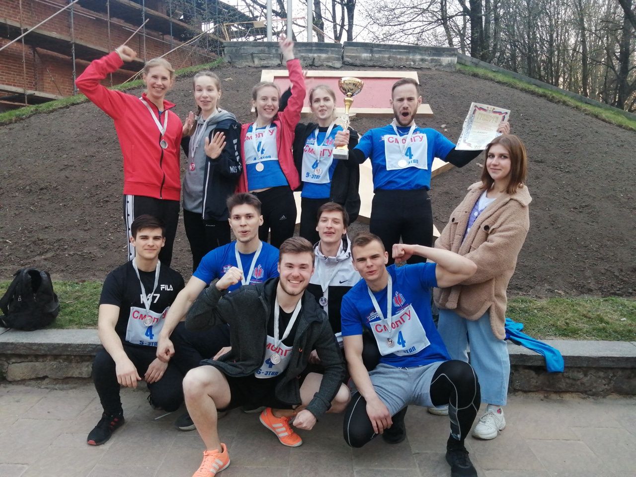 Команда СмолГУ завоевала серебряные медали в легкоатлетической эстафете «Победа»