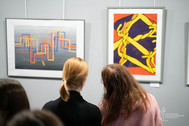 В СмолГУ открылась выставка современного искусства «КонгломеАРТ»